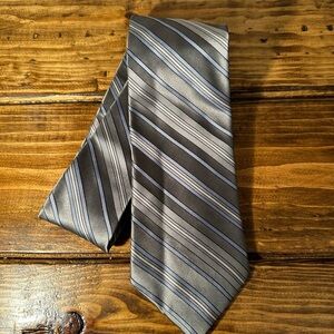 Mens Michael Kors Neck Tie, Silver, Blue, Gray And White Stiped. 100% Silk
